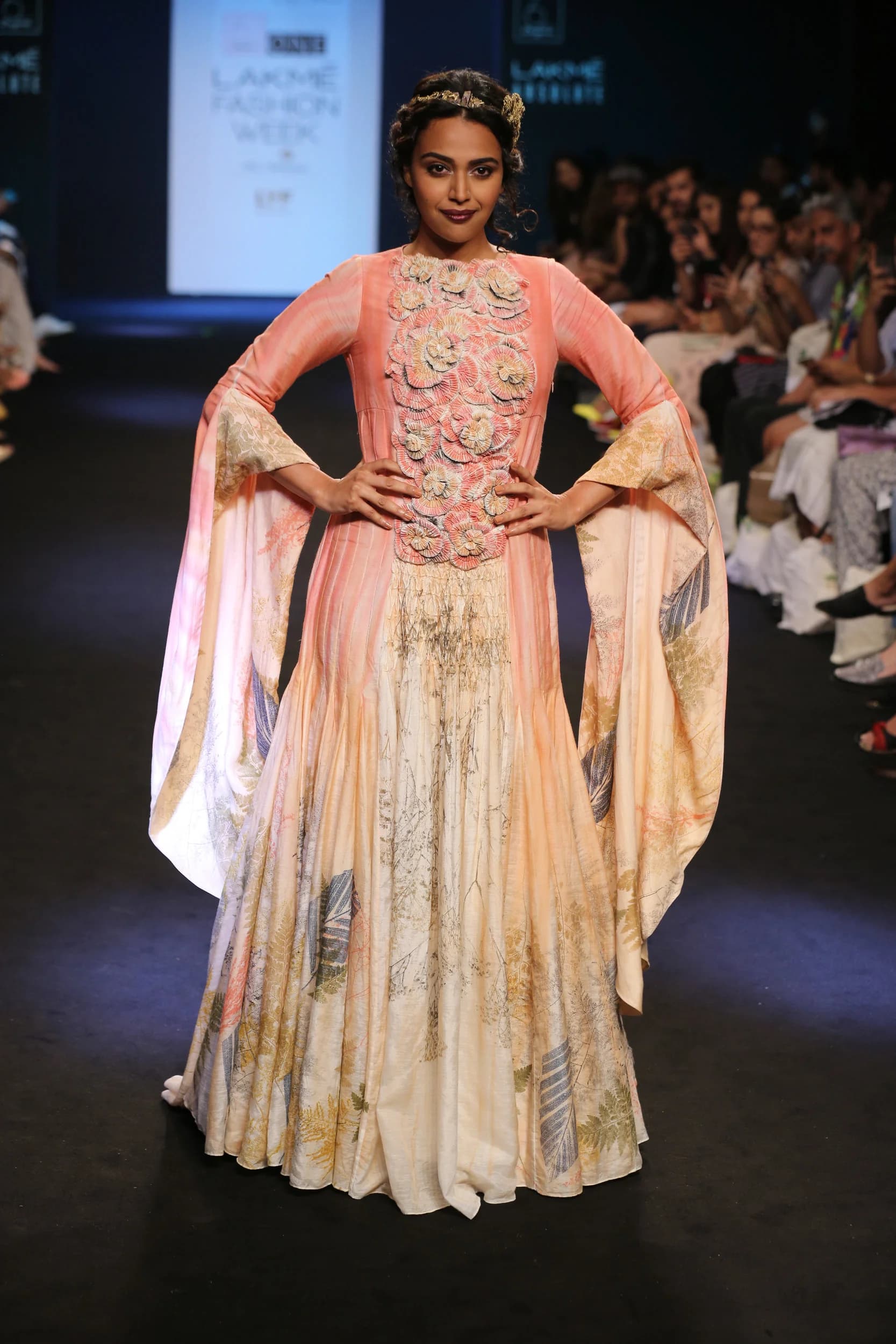 Lakmé Aesthete runway look 1