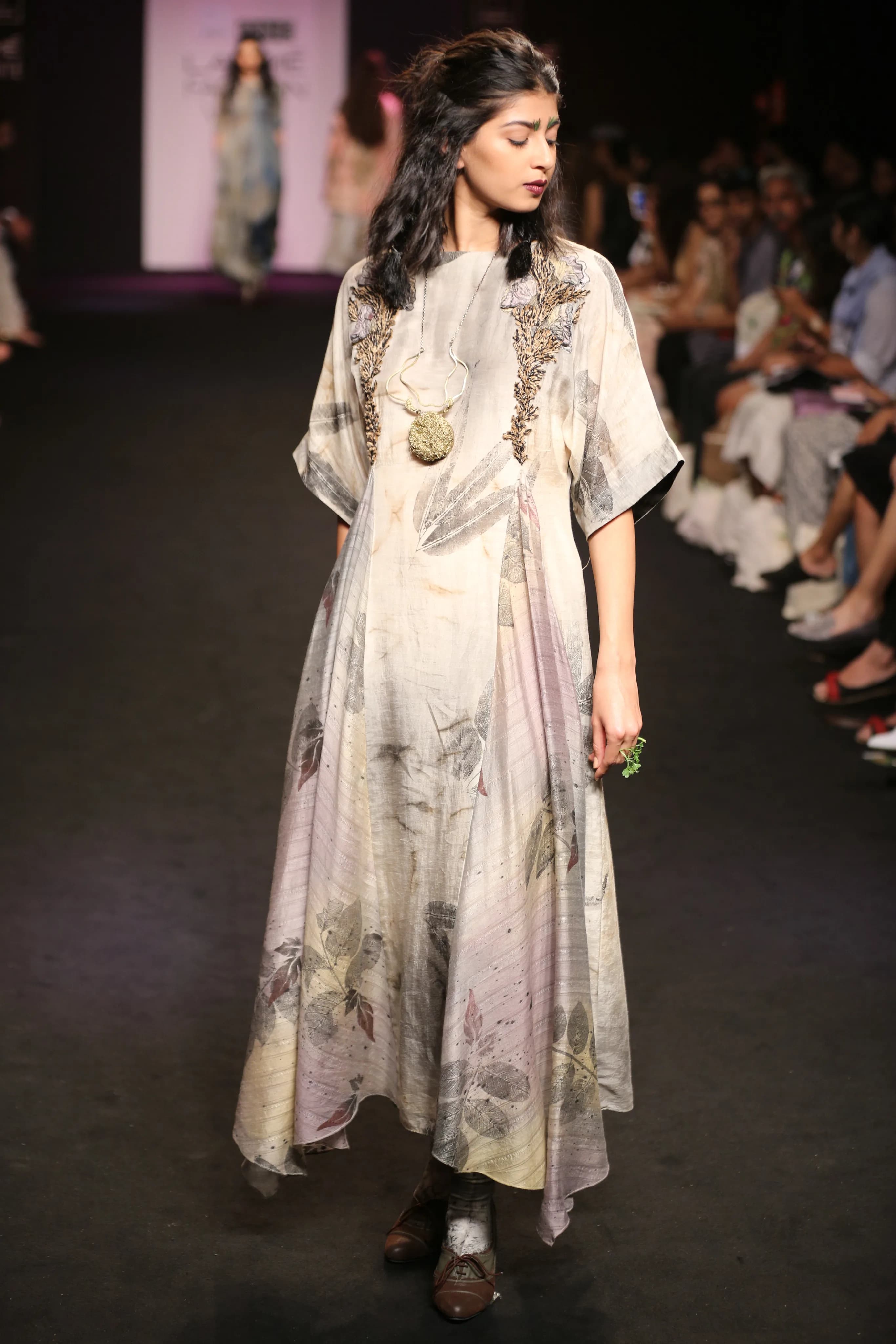 Lakmé Aesthete runway look 6