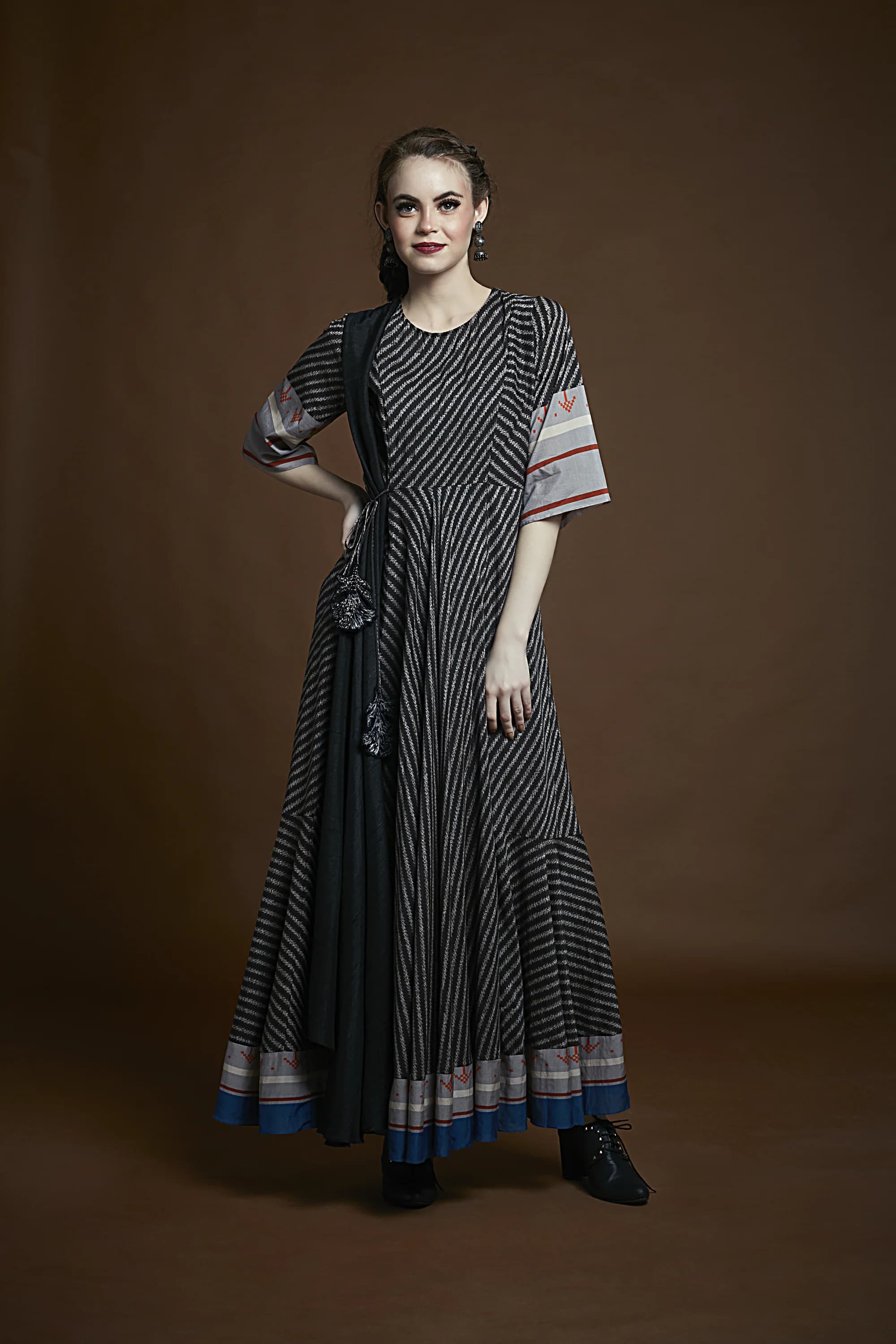 Diagonal Lines with border print - black/grey combo