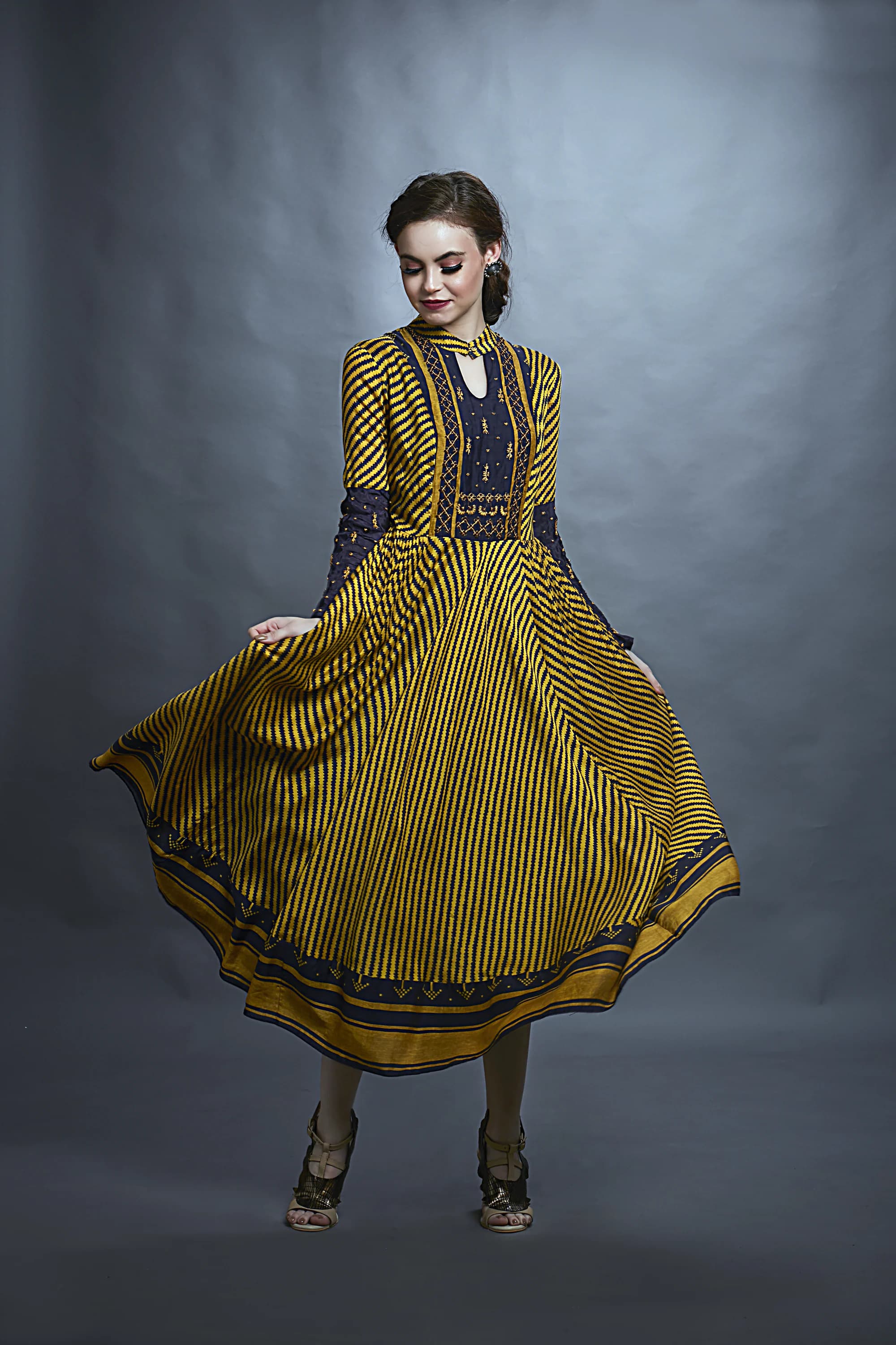 Diagonal Lines with border print - navy /gold combo