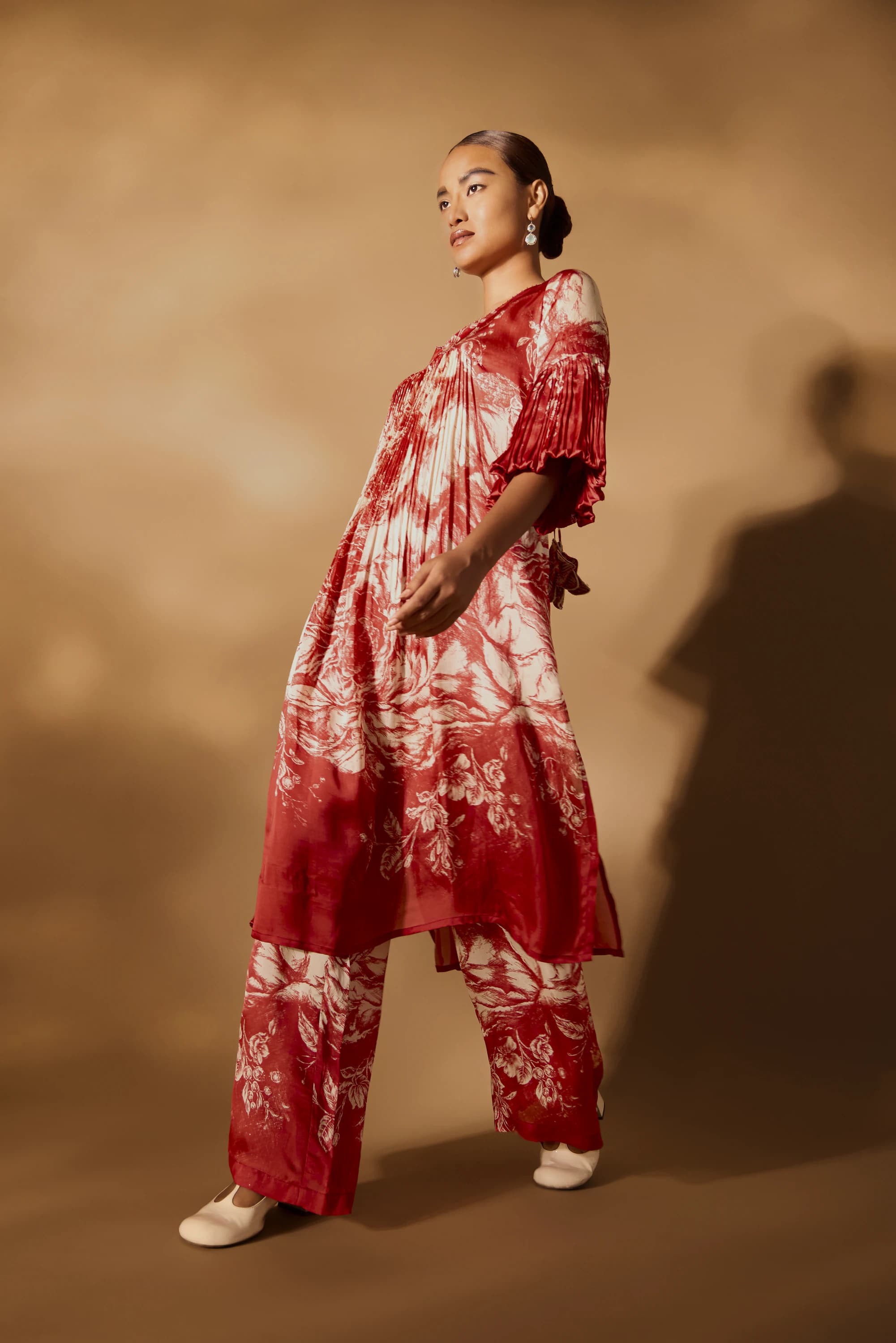 Sketch rose print in red and white print combo