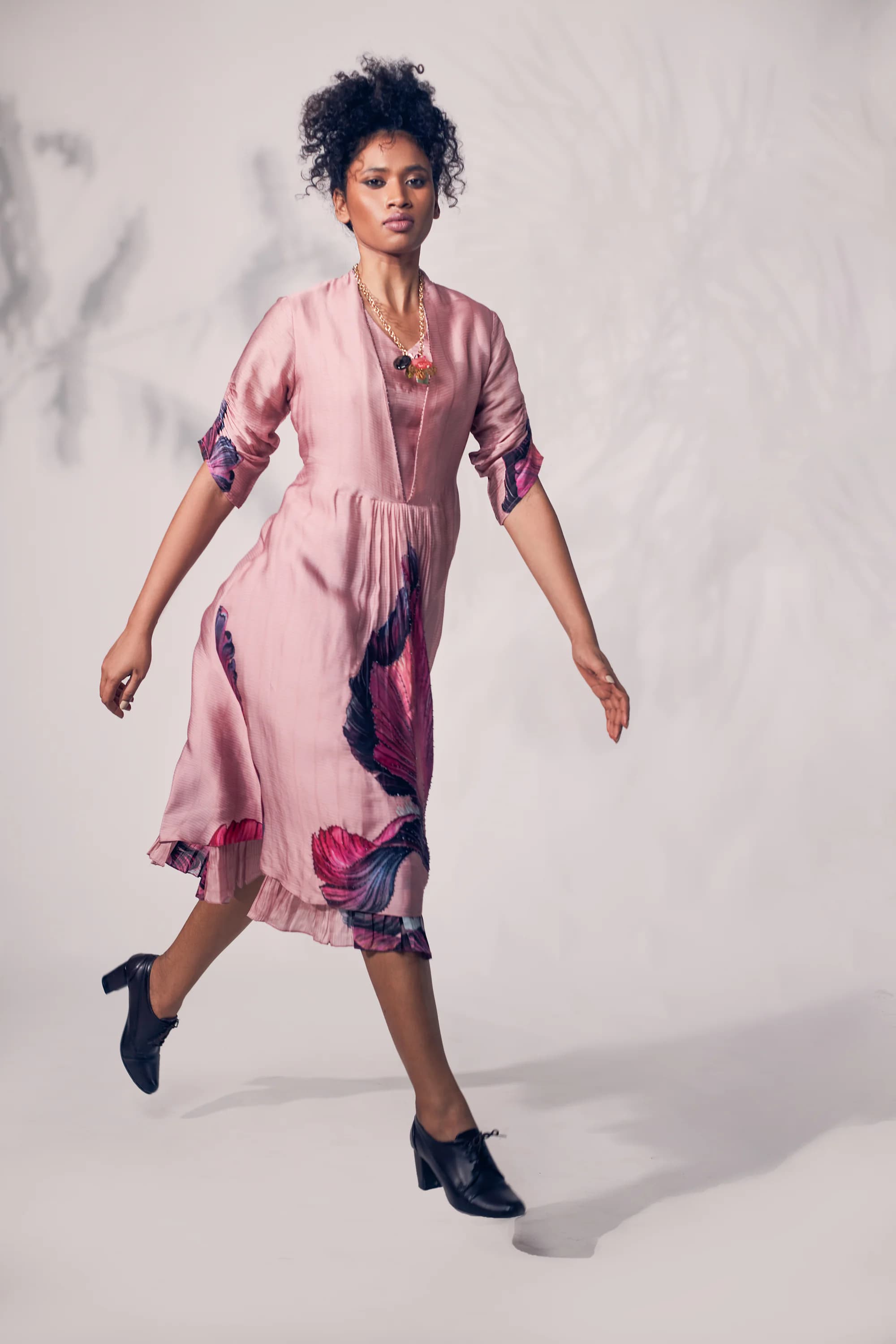 Pinkn Bamboo print with multicolour chrysanthemum printed flower.
